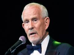 
      
      Comedian Tom Smothers dies at 86
      
      
