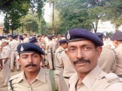 
      
      Two constables held for looting Rs 14 lakh from bus driver 
      
      