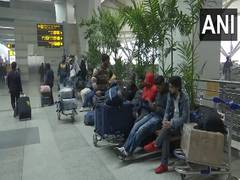 
      
      Dense fog covers Delhi-NCR; several flights delayed
      
      