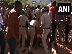 
      
      Pro-Kannada activists stage protest, demand release of activists 
      
      