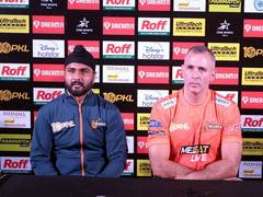 
      
      Trying to speak to players in Hindi: U Mumba's Coach Mazandarani
      
      