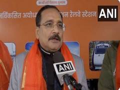 
      
      Delhi BJP President reaches Anand Vihar to welcome Vande Bharat
      
      