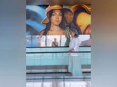 
      
      Zeenat Aman stumbles upon her mural at Mumbai Airport
      
      
