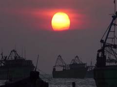 
      
      TN: Tourists swarm to Kanyakumari to witness last sunset of 2023
      
      