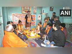 
      
      VHP Vinod Bansal performs yagna ahead of 'Akshat Nimantran' drive
      
      