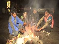 
      
      Delhi: Mercury dips to 9°C as city wakes up to foggy morning
      
      