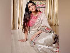 
      
      Sonam Kapoor recalls dealing with her husband's health
      
      
