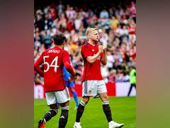 
      
      Manchester United confirm departure of Donny van de Beek on loan 
      
      