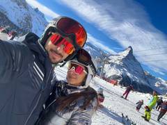 
      
      Kiara, Sidharth add 'kala chashma' twist to their first New Year
      
      