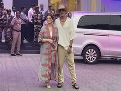 
      
      Akshay, Twinkle with kids return to Mumbai from vacation
      
      