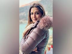 
      
      Sonali Bendre visits Neelkanth to start her year
      
      