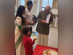 
      
      US Presidential candiate Vivek Ramaswamy receives 'Rig Vedam'
      
      
