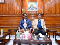 
      
      Jharkhand CM meets leaders of ruling alliance amid ED heat
      
      