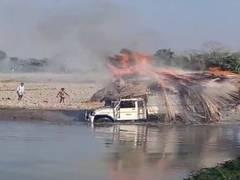 
      
      Assam: Jute laden vehicle catches fire in Darrang district
      
      