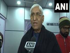 
      
      Congress leader TS Singh Deo shields Kejriwal 
      
      