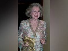 
      
      'Mary Poppins' actress Glynis Johns dies at 100 
      
      