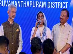 
      
      EAM Jaishankar presents 'Shrestha Divyang Balika' award to winner
      
      