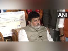 
      
      Maharashtra leaders hand over cheque of Rs 11 cr for Ram Mandir
      
      