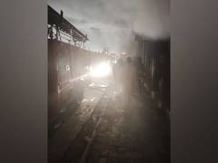 
      
      Delhi: Fire breaks out near Modi Mill Flyover, traffic affected
      
      