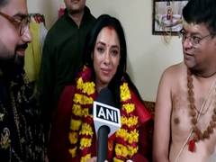
      
      Rupali Ganguly offers prayers at Mahakaleshwar temple in Ujjain
      
      