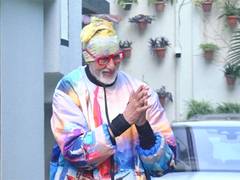 
      
      Amitabh Bachchan greets his fans outside Jalsa
      
      
