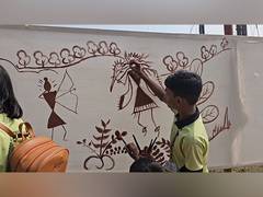 
      
      Gujarat: Students, artisans create 1,000 m Warli painting 
      
      