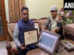 
      
      UP: Hapur professor engraves the smallest Sri Ramcharitmanas
      
      