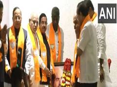 
      
      Karnataka BJP meeting underway in Bengaluru to chalk out Lok Sabh
      
      