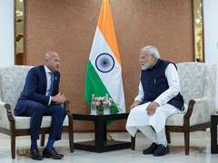 
      
      PM Modi discusses renewable energy, smart city solutions
      
      