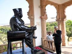 
      
      EAM Jaishankar visits Smriti Mandir in Nagpur; pays tribute to RS
      
      