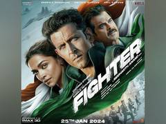 
      
      Hrithik Roshan unveils ‘Fighter’ new poster
      
      