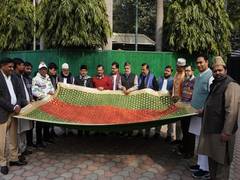
      
      Delhi CM Kejriwal offers sacred chadar for Ajmer Sharif Dargah
      
      