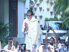 
      
      Sunday Darshan: Amitabh Bachchan greets his fans outside Jalsa
      
      