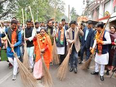 
      
      Tripura: CM Manik Saha participates in cleanliness drive 
      
      