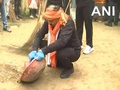 
      
      Uttar Pradesh and Gujarat leaders spearhead 'Swachhta Abhiyaan'
      
      