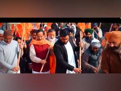 
      
      Members of Muslim, Christian, Sikh and Jain communities take part
      
      