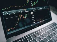 
      
      Overall exports decline, merchandise exports grow
      
      