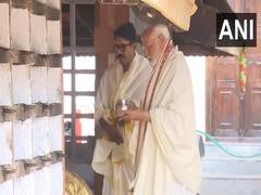 
      
      PM Modi offers prayers at Triprayar Sree Ramaswamy Temple
      
      