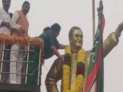 
      
      Andhra BJP chief pays tribute to NTR on his death anniversary 
      
      