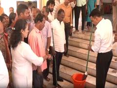 
      
      Goa CM Pramod Sawant joins ‘Swachhata Abhiyan’
      
      