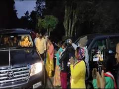 
      
      Former AIADMK leader Sasikala makes surprise visit to Kodanad
      
      