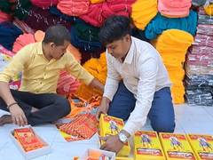 
      
      Surat traders send special Ram kit for Lord Ram devotees 
      
      