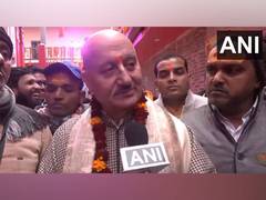 
      
      Anupam Kher offers prayers at Hanuman Garhi Temple in Ayodhya
      
      