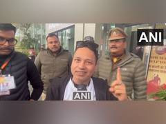 
      
      Kailash Kher reaches Ayodhya for Pran Pratishtha ceremony
      
      