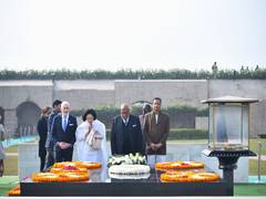 
      
      UNGA Prez pays 'solemn tribute' to Mahatma Gandhi at Rajghat
      
      