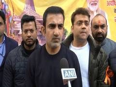 
      
      Gambhir distributes sarees, shawls among GB Road sex workers
      
      