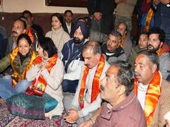 
      
      Himachal CM Sukhvinder Singh Sukhu pays obeisance at Jakhu Temple
      
      