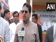 
      
      Tripura CM Manik Saha pays floral tribute to Netaji
      
      