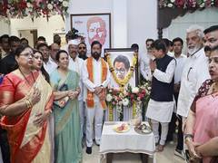 
      
      CM Shinde, Balasaheb Thackeray offer tribute to Balasaheb
      
      