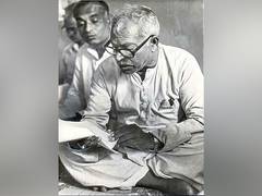 
      
      BJP welcomes Bharat Ratna to Karpoori Thakur calls it 